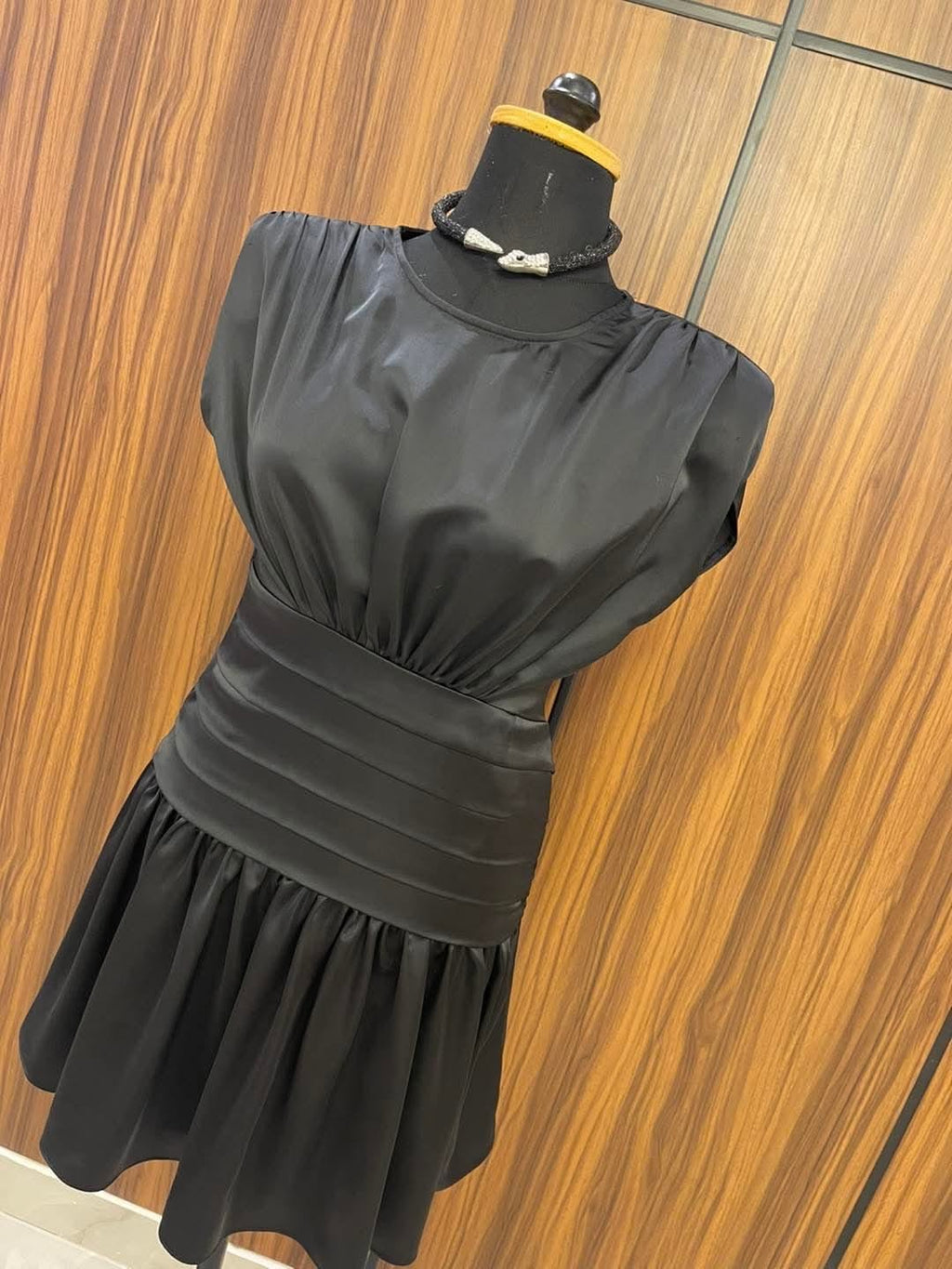 Midnight Elegance Satin Dress – Last Piece Clearance فستان أناقة منتصف الليل الساتان – تصفية آخر قطع