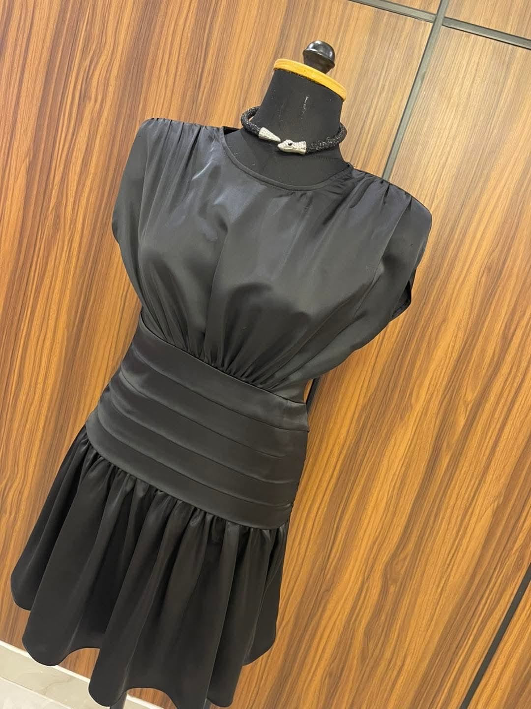 Midnight Elegance Satin Dress – Last Piece Clearance فستان أناقة منتصف الليل الساتان – تصفية آخر قطع