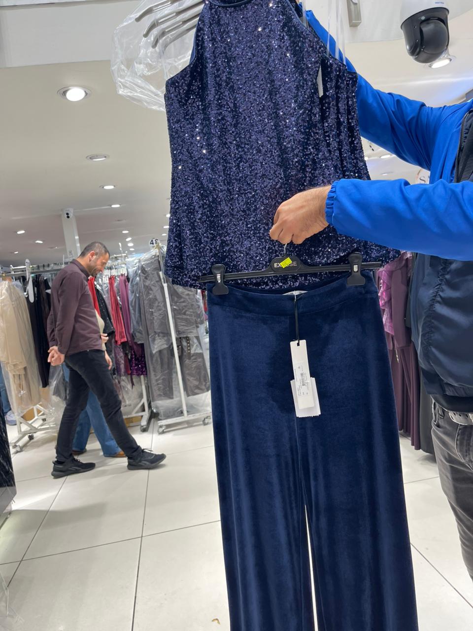 Navy Velvet Evening Set طقم سهرة مخمل مطرز